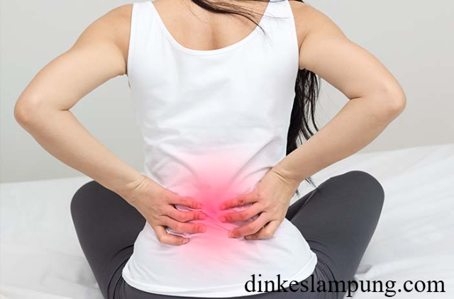 Atasi Sakit Pinggang di Rumah dengan 4 Cara Mudah